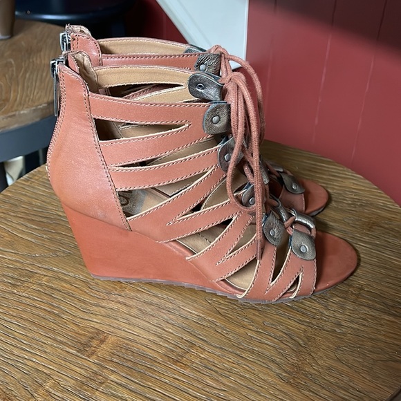 Dolce Vita shoes size 6. Great condition! - Picture 4 of 9